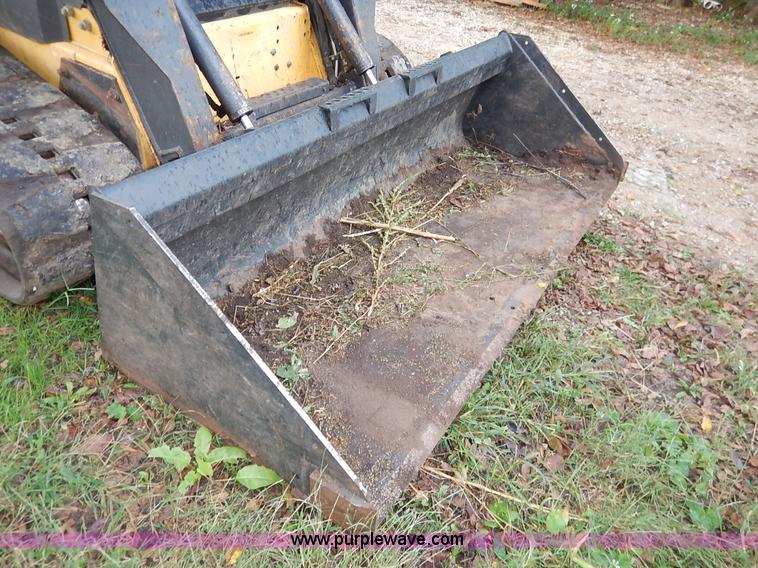 image for item J6376 2007 New Holland C185 skid steer