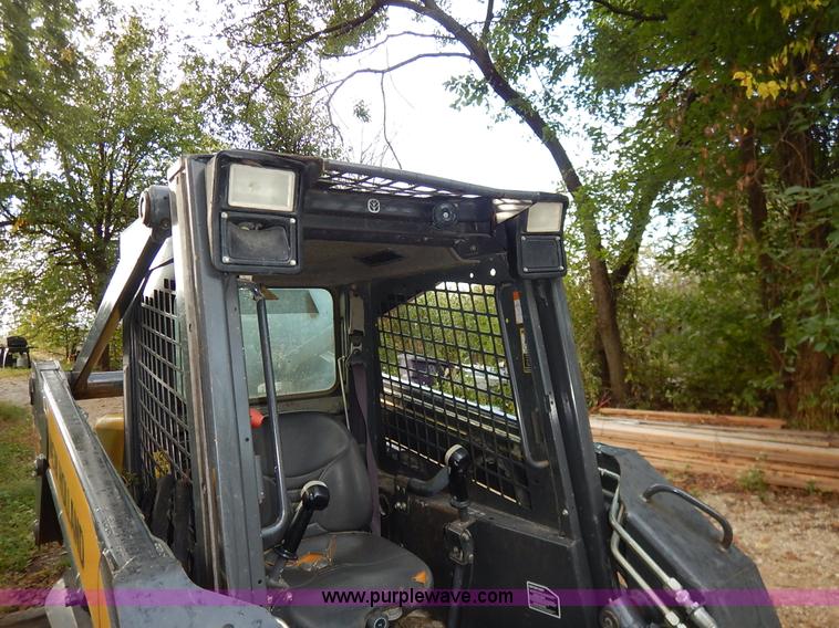 image for item J6376 2007 New Holland C185 skid steer