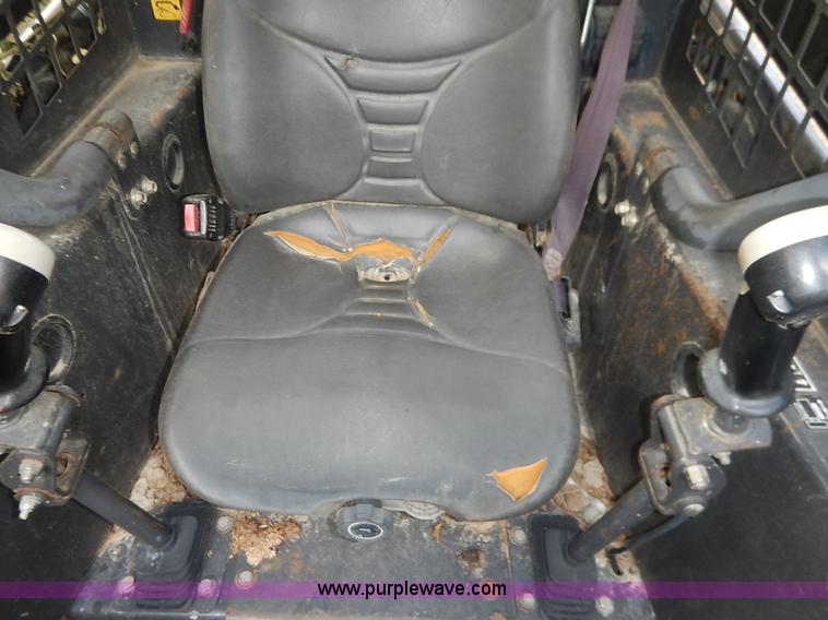 image for item J6376 2007 New Holland C185 skid steer