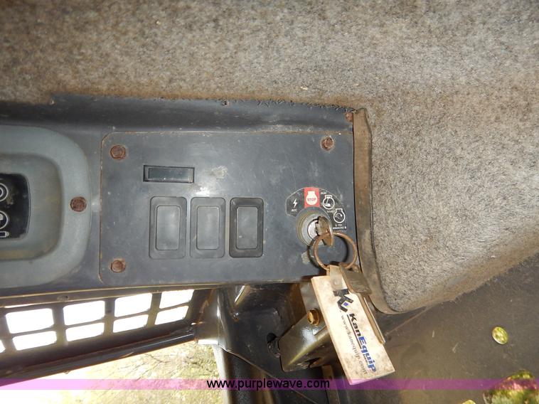 image for item J6376 2007 New Holland C185 skid steer