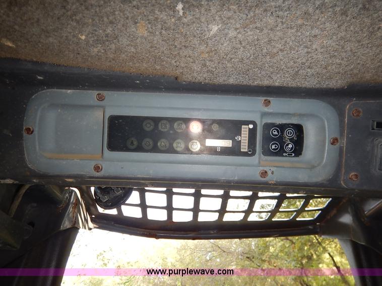 image for item J6376 2007 New Holland C185 skid steer