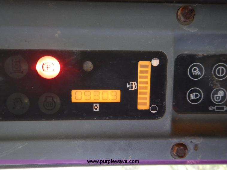 image for item J6376 2007 New Holland C185 skid steer