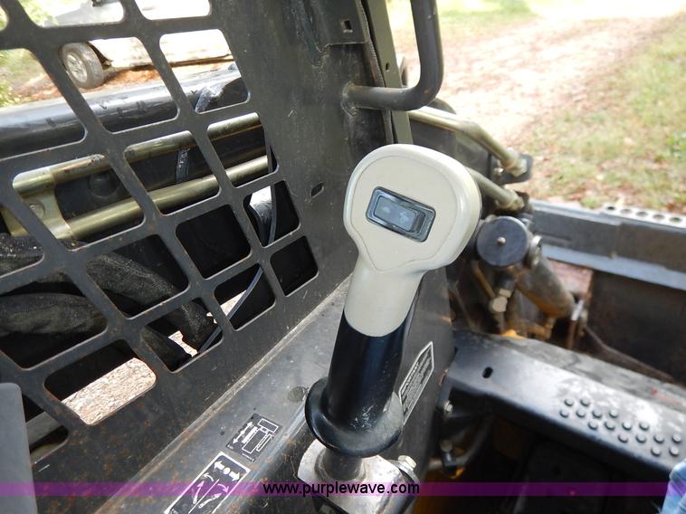 image for item J6376 2007 New Holland C185 skid steer