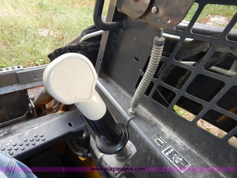 image for item J6376 2007 New Holland C185 skid steer