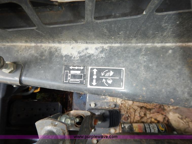 image for item J6376 2007 New Holland C185 skid steer