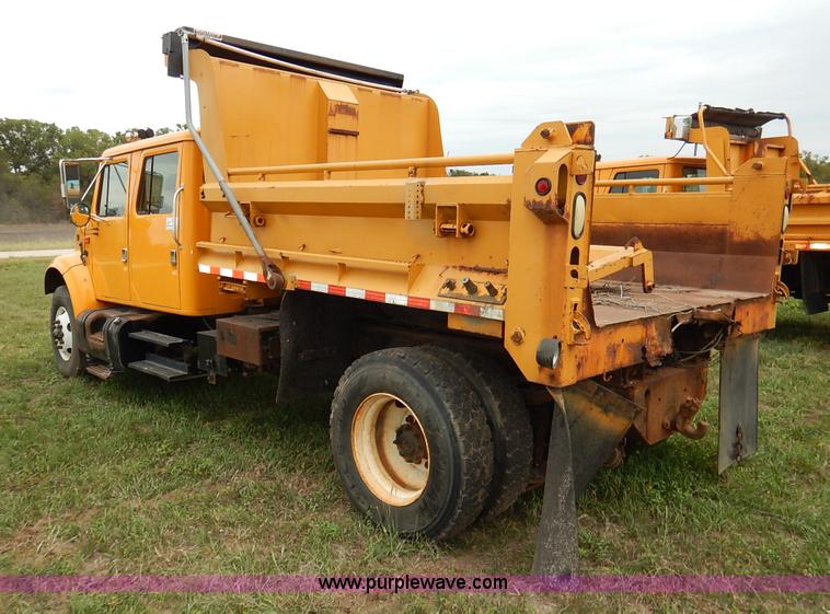 image for item J6377 2002 International 4900 Crew Cab dump truck