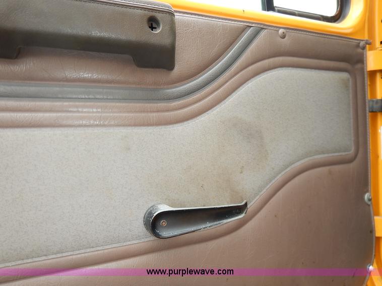 image for item J6377 2002 International 4900 Crew Cab dump truck