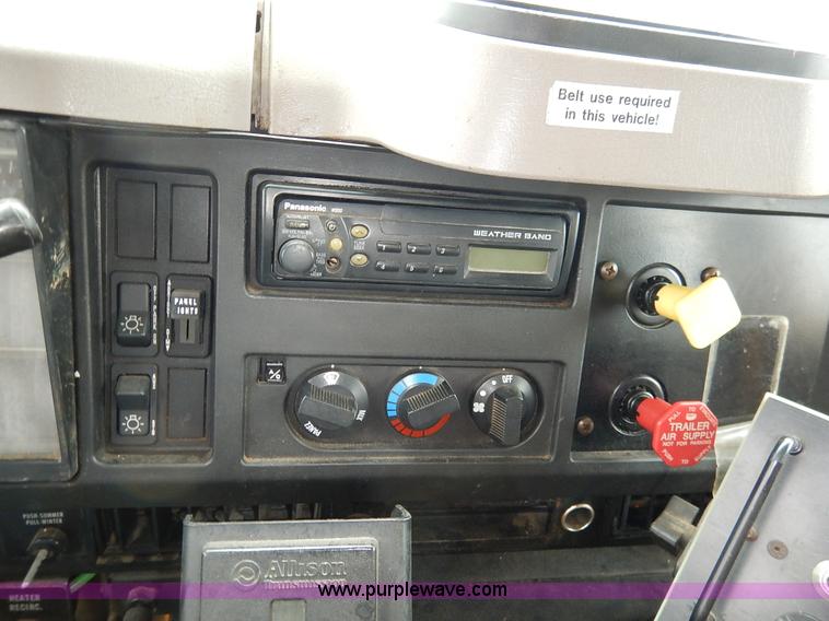 image for item J6377 2002 International 4900 Crew Cab dump truck