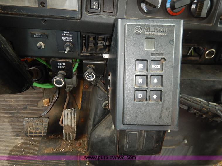 image for item J6377 2002 International 4900 Crew Cab dump truck