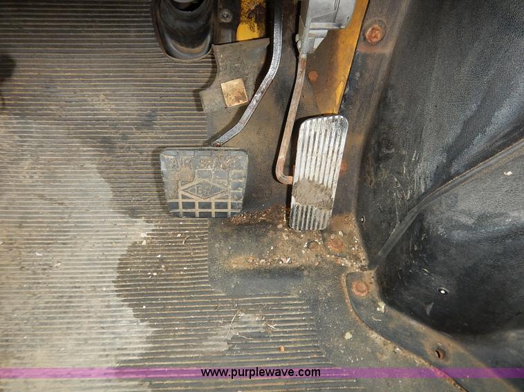 image for item J6377 2002 International 4900 Crew Cab dump truck