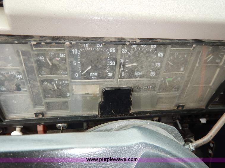 image for item J6377 2002 International 4900 Crew Cab dump truck