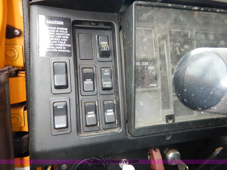 image for item J6377 2002 International 4900 Crew Cab dump truck