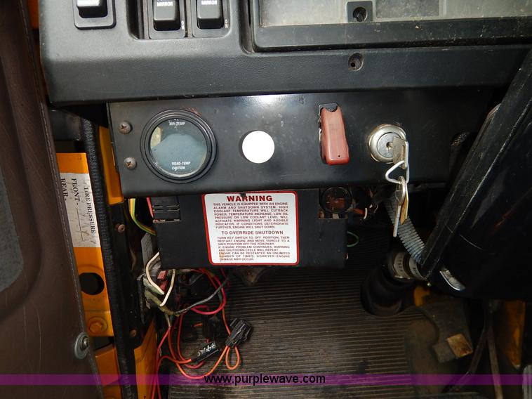 image for item J6377 2002 International 4900 Crew Cab dump truck