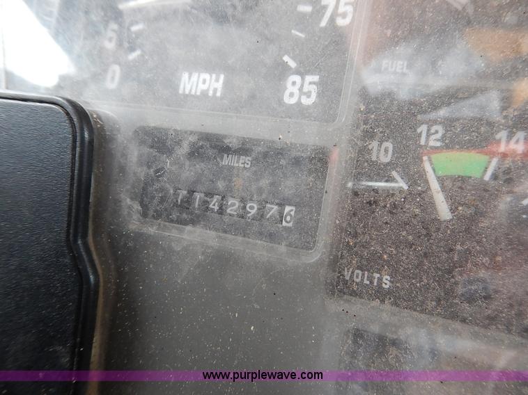 image for item J6377 2002 International 4900 Crew Cab dump truck