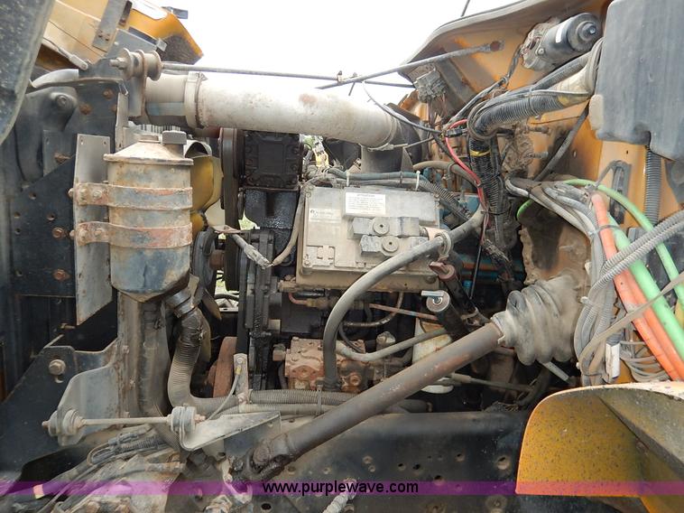 image for item J6377 2002 International 4900 Crew Cab dump truck