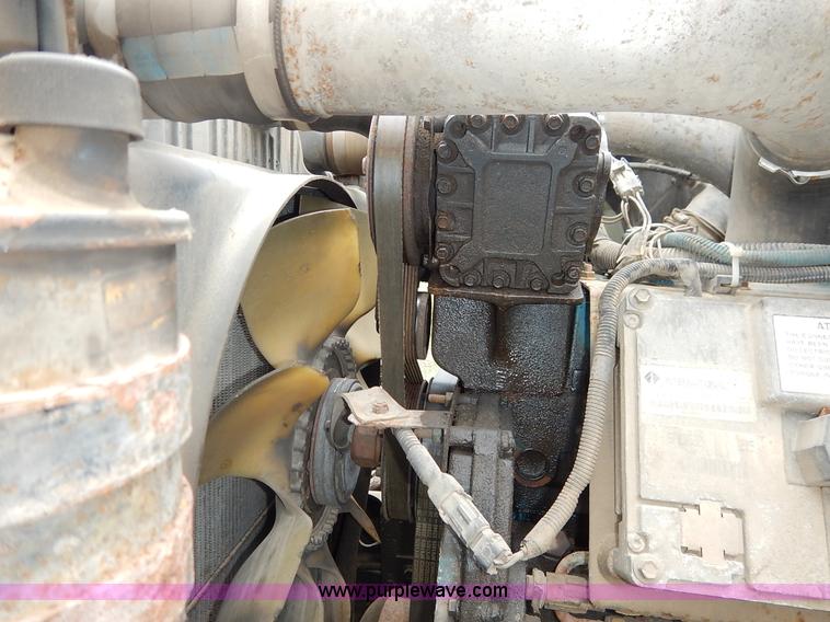 image for item J6377 2002 International 4900 Crew Cab dump truck