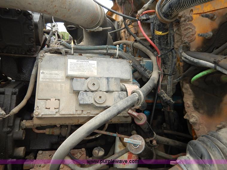 image for item J6377 2002 International 4900 Crew Cab dump truck