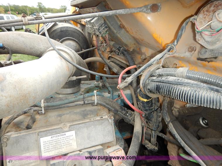 image for item J6377 2002 International 4900 Crew Cab dump truck