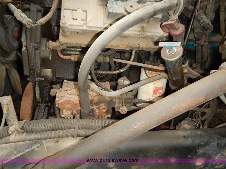 image for item J6377 2002 International 4900 Crew Cab dump truck