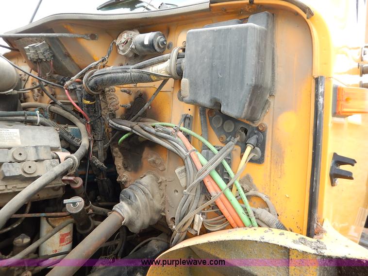 image for item J6377 2002 International 4900 Crew Cab dump truck