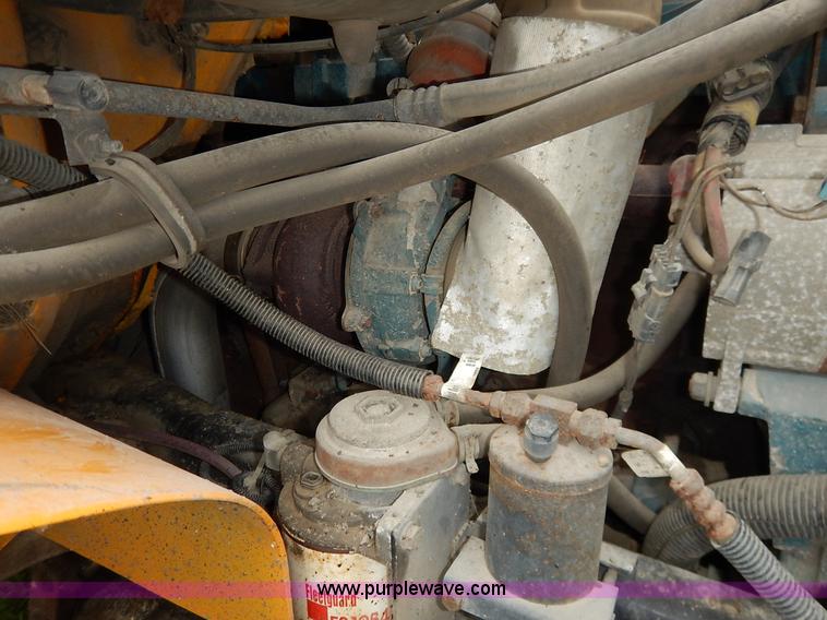 image for item J6377 2002 International 4900 Crew Cab dump truck