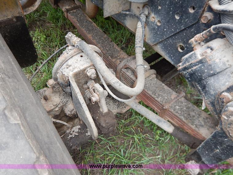 image for item J6377 2002 International 4900 Crew Cab dump truck