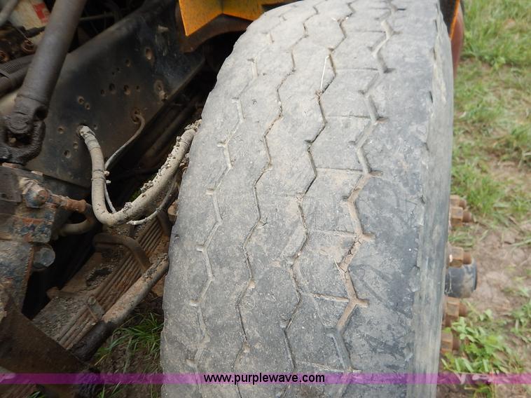 image for item J6377 2002 International 4900 Crew Cab dump truck