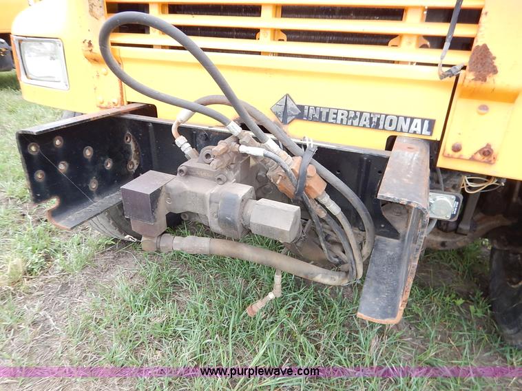 image for item J6377 2002 International 4900 Crew Cab dump truck