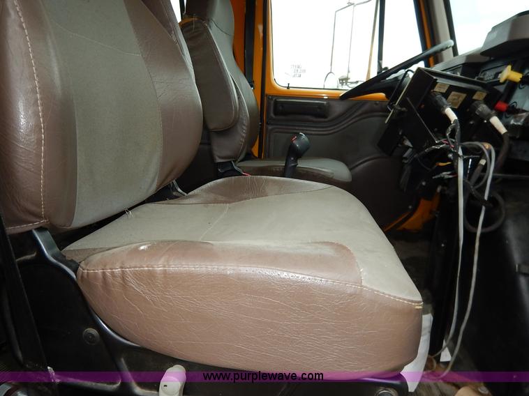 image for item J6377 2002 International 4900 Crew Cab dump truck