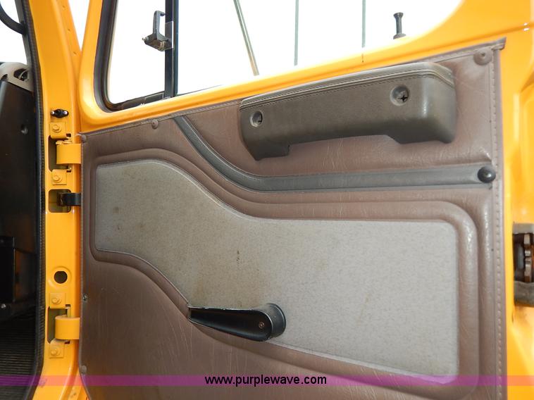 image for item J6377 2002 International 4900 Crew Cab dump truck