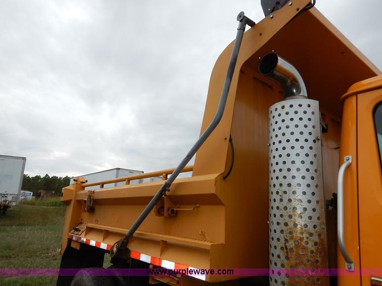 image for item J6377 2002 International 4900 Crew Cab dump truck