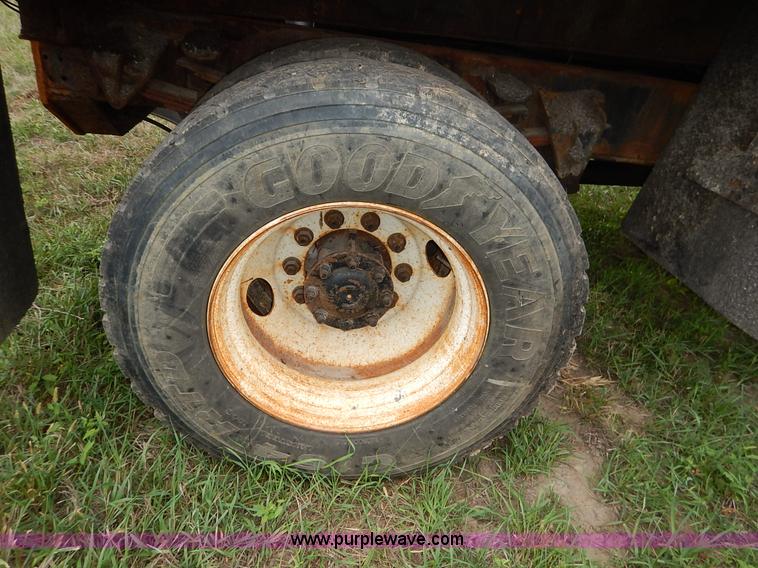 image for item J6377 2002 International 4900 Crew Cab dump truck