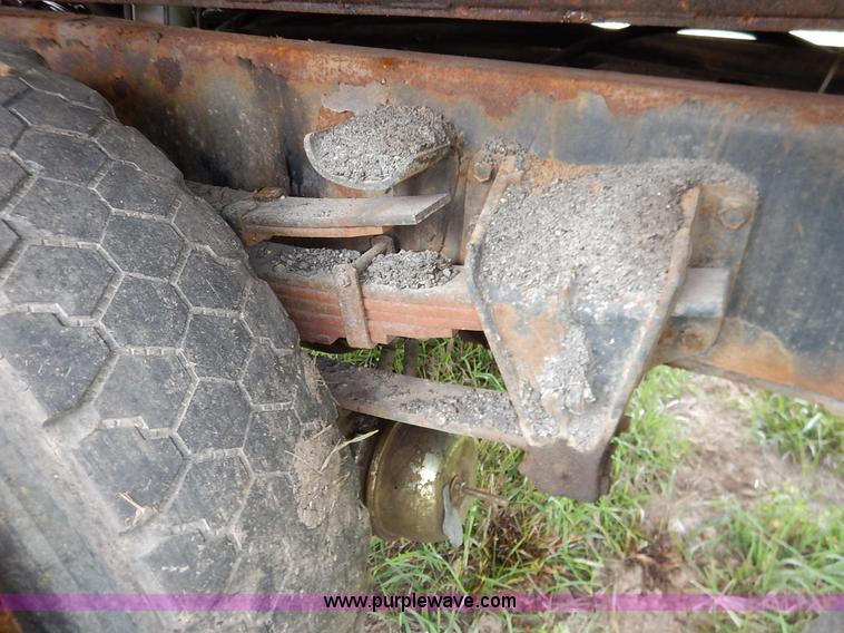 image for item J6377 2002 International 4900 Crew Cab dump truck