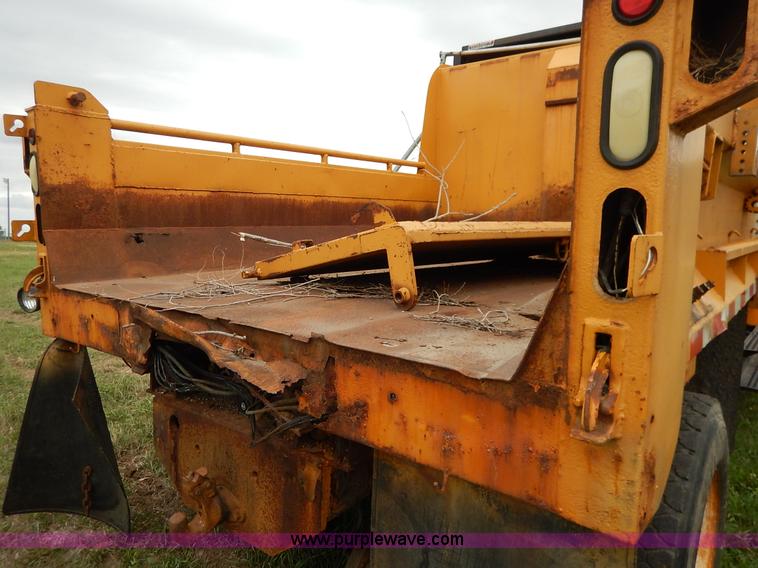 image for item J6377 2002 International 4900 Crew Cab dump truck