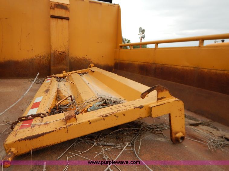 image for item J6377 2002 International 4900 Crew Cab dump truck