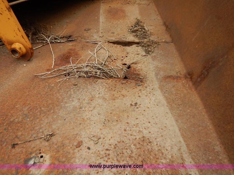 image for item J6377 2002 International 4900 Crew Cab dump truck