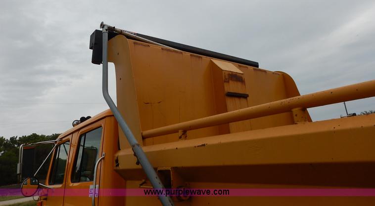 image for item J6377 2002 International 4900 Crew Cab dump truck