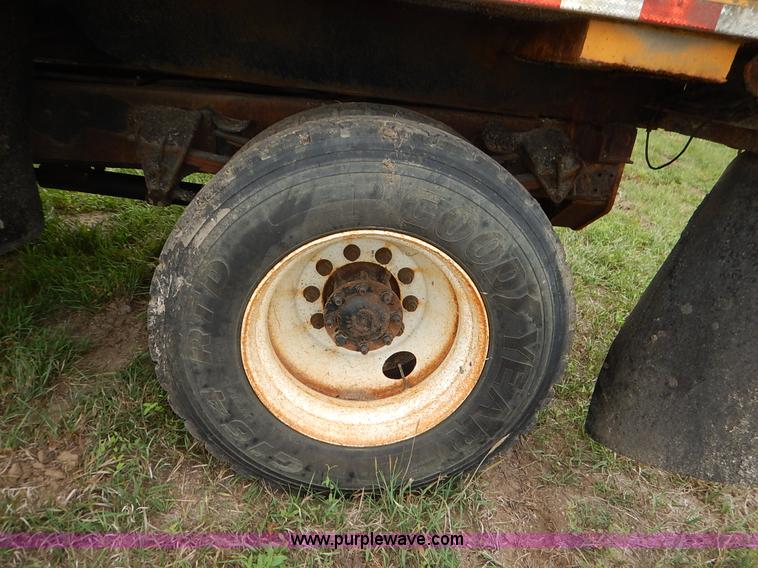 image for item J6377 2002 International 4900 Crew Cab dump truck