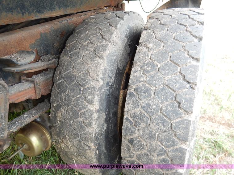 image for item J6377 2002 International 4900 Crew Cab dump truck