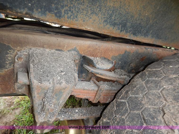 image for item J6377 2002 International 4900 Crew Cab dump truck