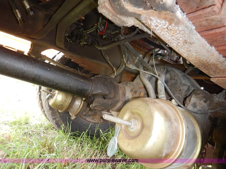 image for item J6377 2002 International 4900 Crew Cab dump truck