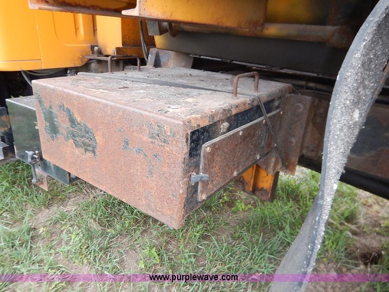 image for item J6377 2002 International 4900 Crew Cab dump truck