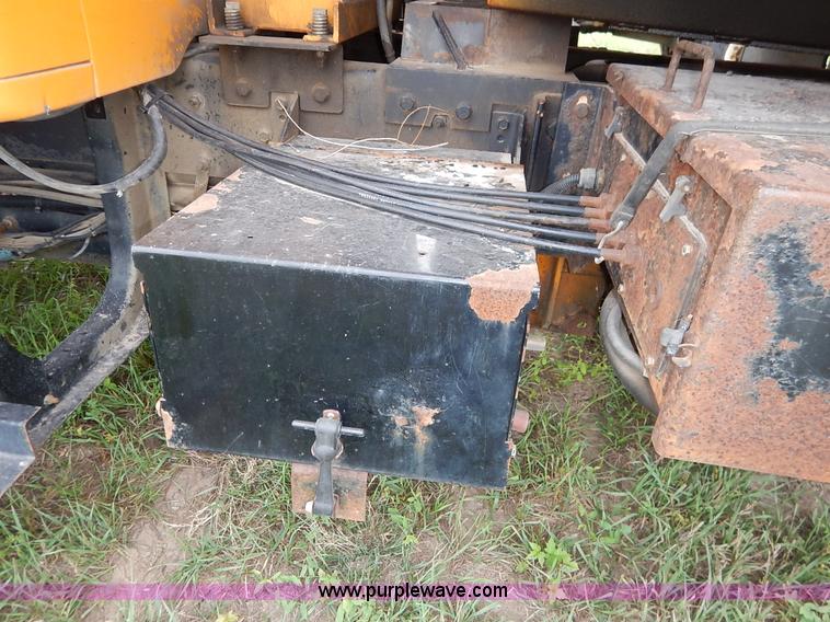 image for item J6377 2002 International 4900 Crew Cab dump truck