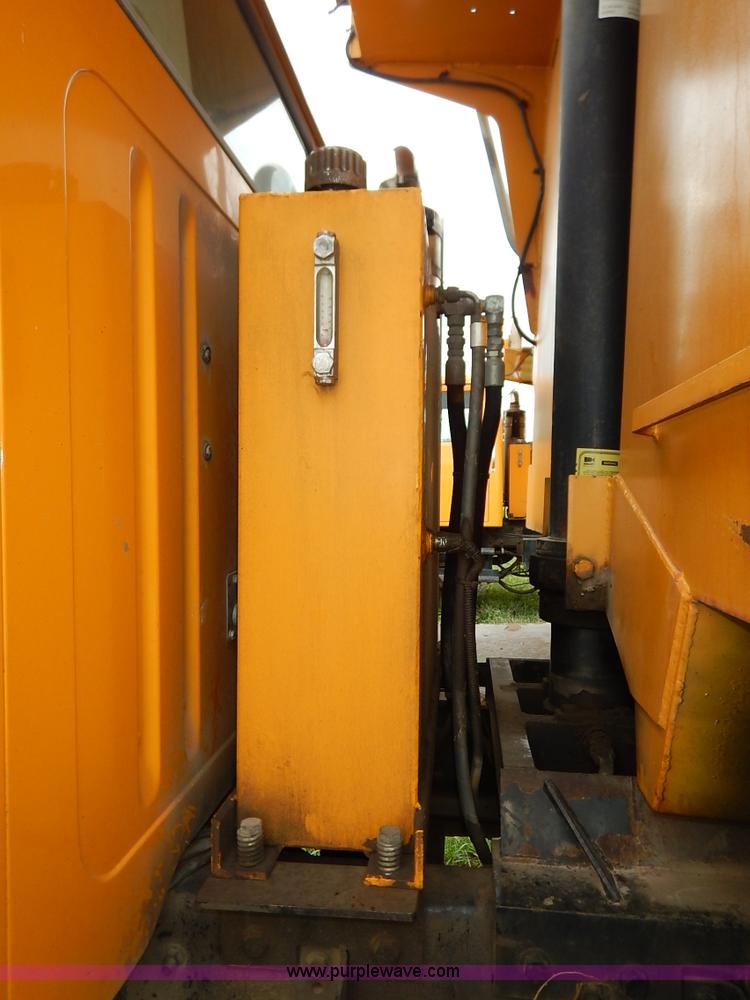 image for item J6377 2002 International 4900 Crew Cab dump truck