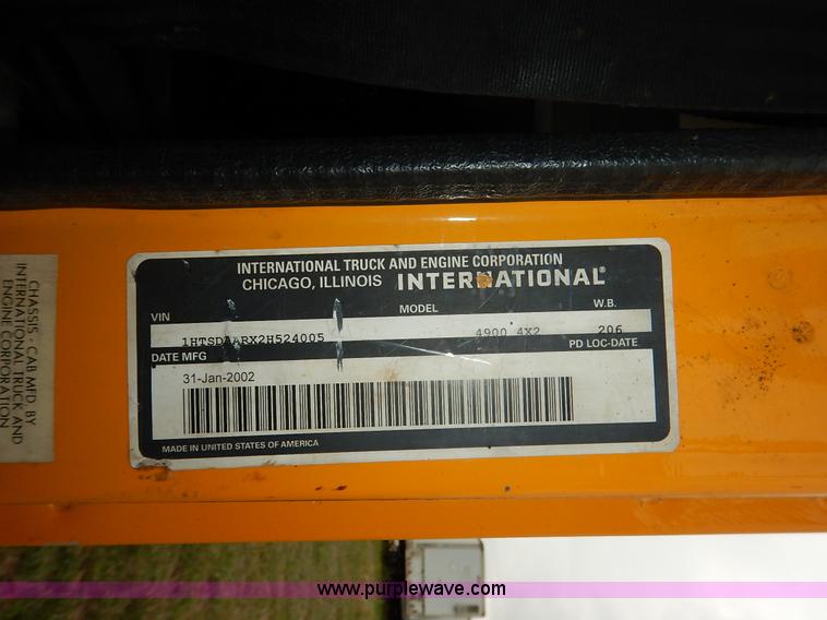 image for item J6377 2002 International 4900 Crew Cab dump truck