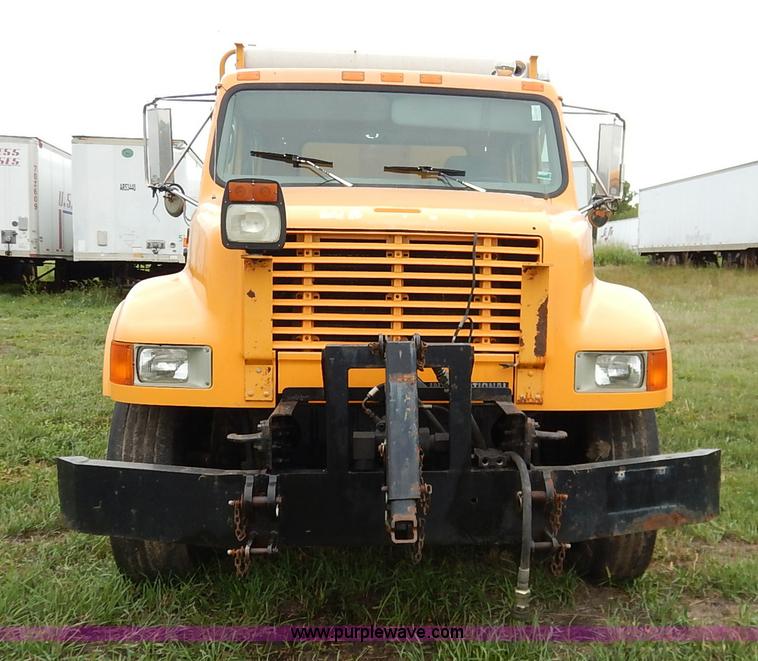 image for item J6378 2002 International 4900 Crew Cab dump truck