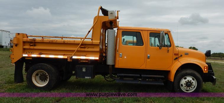 image for item J6378 2002 International 4900 Crew Cab dump truck