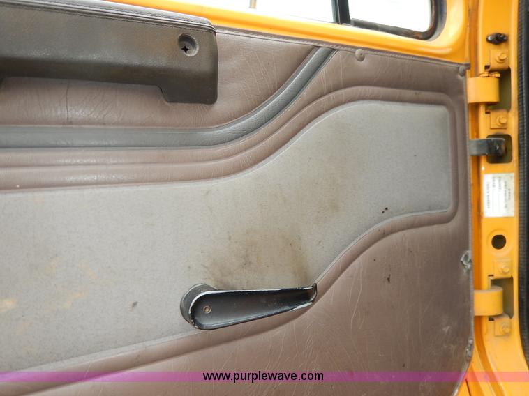 image for item J6378 2002 International 4900 Crew Cab dump truck