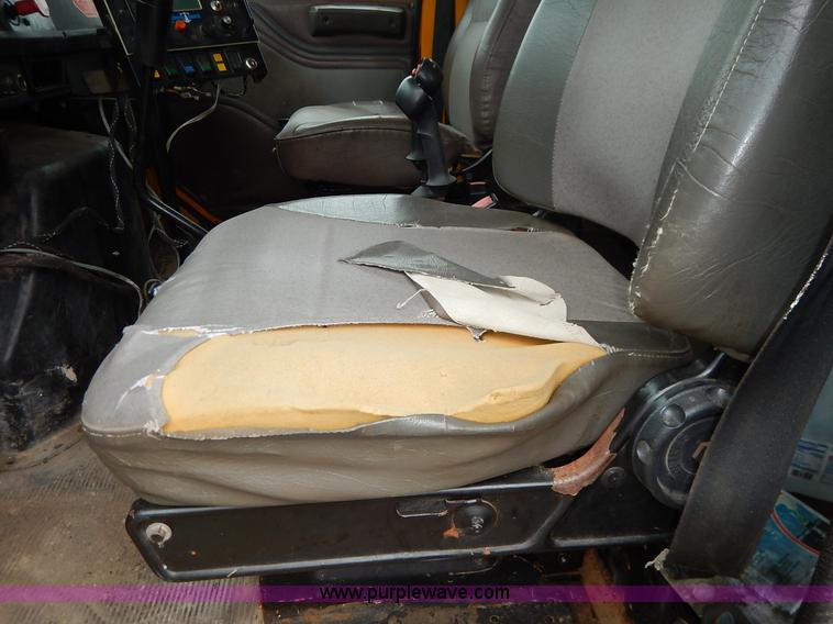 image for item J6378 2002 International 4900 Crew Cab dump truck