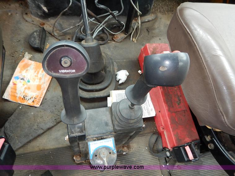 image for item J6378 2002 International 4900 Crew Cab dump truck